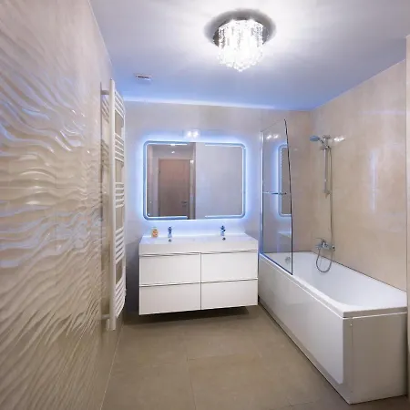 Deluxe Apartment *