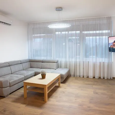Apartment Deluxe *