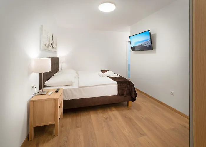 Deluxe * וישגרד